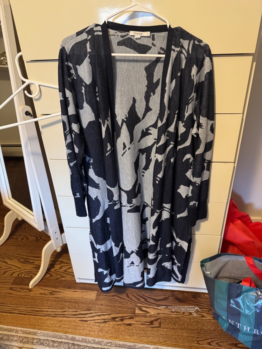 Chico's Black & Gray Abstract Open-Front Long Cardigan